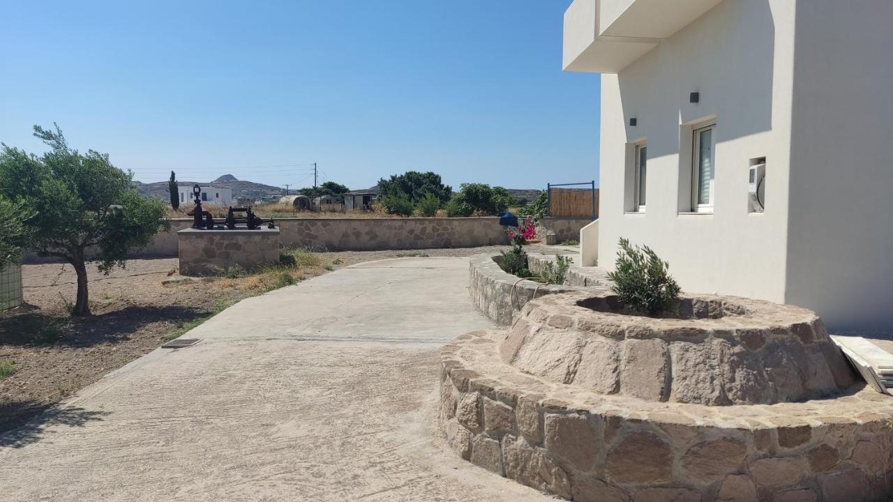 Theasis Apartments Adamantas  Exterior photo